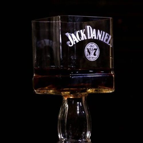 Copa artesanal con botella de Jack Daniels