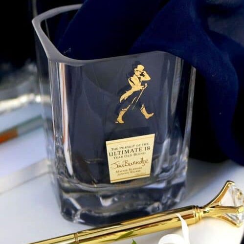 Vaso de whisky Johnnie Walker dorado 18 años