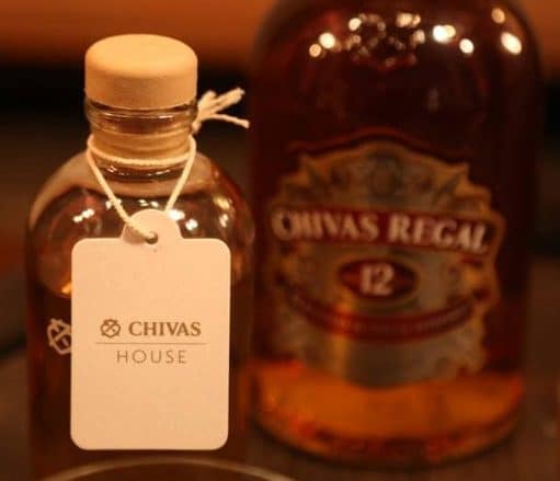 Bouteille de whisky mélange Chivas