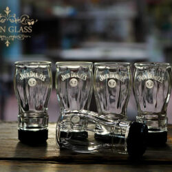 Shots de lujo fabricados a partir de picos de botellas Jack Daniel's, servicio de corte y pulido de precisión en Green Glass Argentina, Palermo Hollywood.