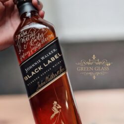 Botella de whisky Johnnie Walker Black Grabada en vidrio