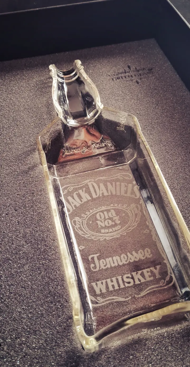 Cenicero para habanos Jack Daniels por los artista Eli Moreno y Lanchi edición Green Glass