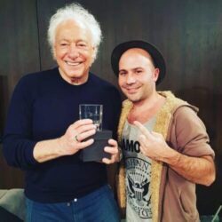 Guillermo Coppola con su vasos Green Galss entregado por Lanchi