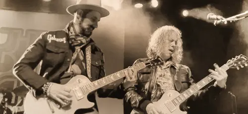 César Gueikian CEO de Gibson Guitars y Kirk Hammett de Metallica