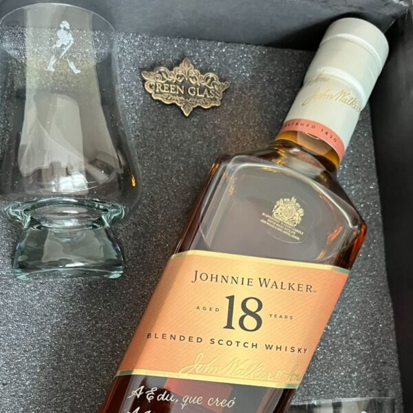 Johnnie Walker con copas