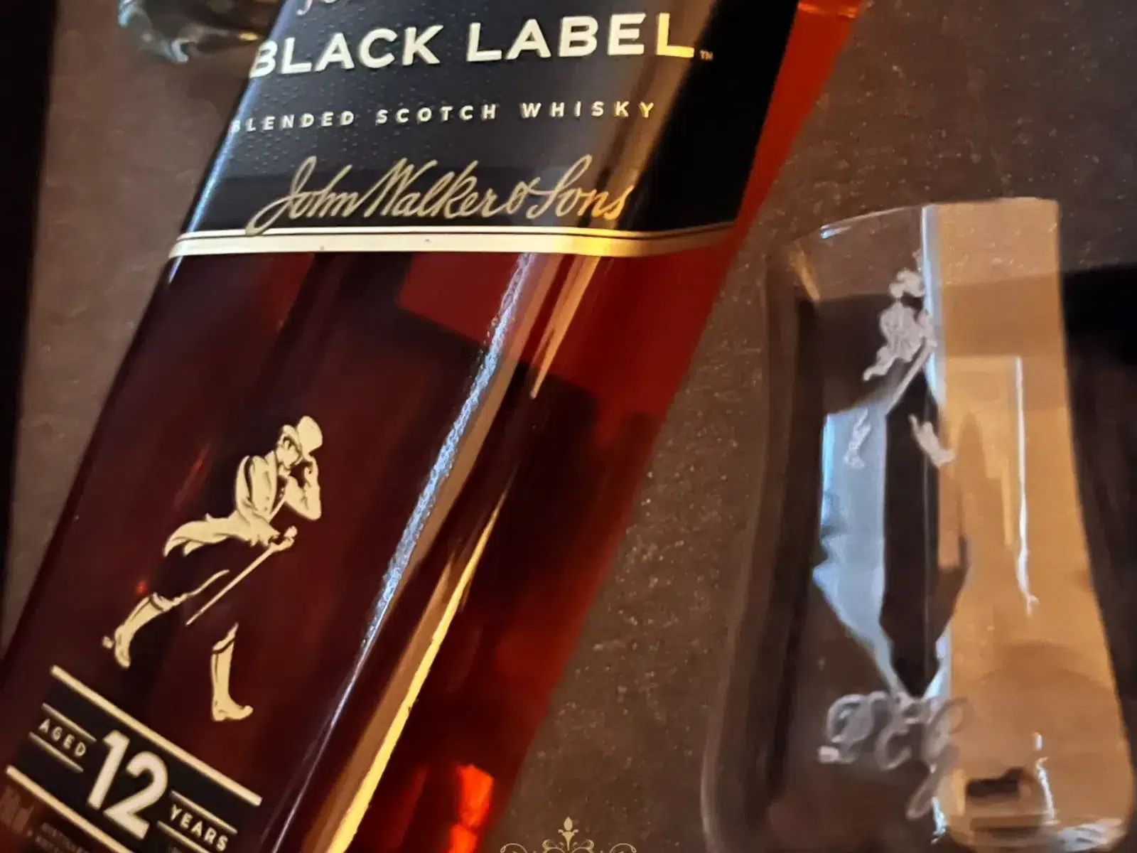 Box de whisky Johnnie Walker Black Label