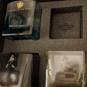 Comparativa de tres vasos Johnnie Walker de Green Glass con packaging original para regalo.