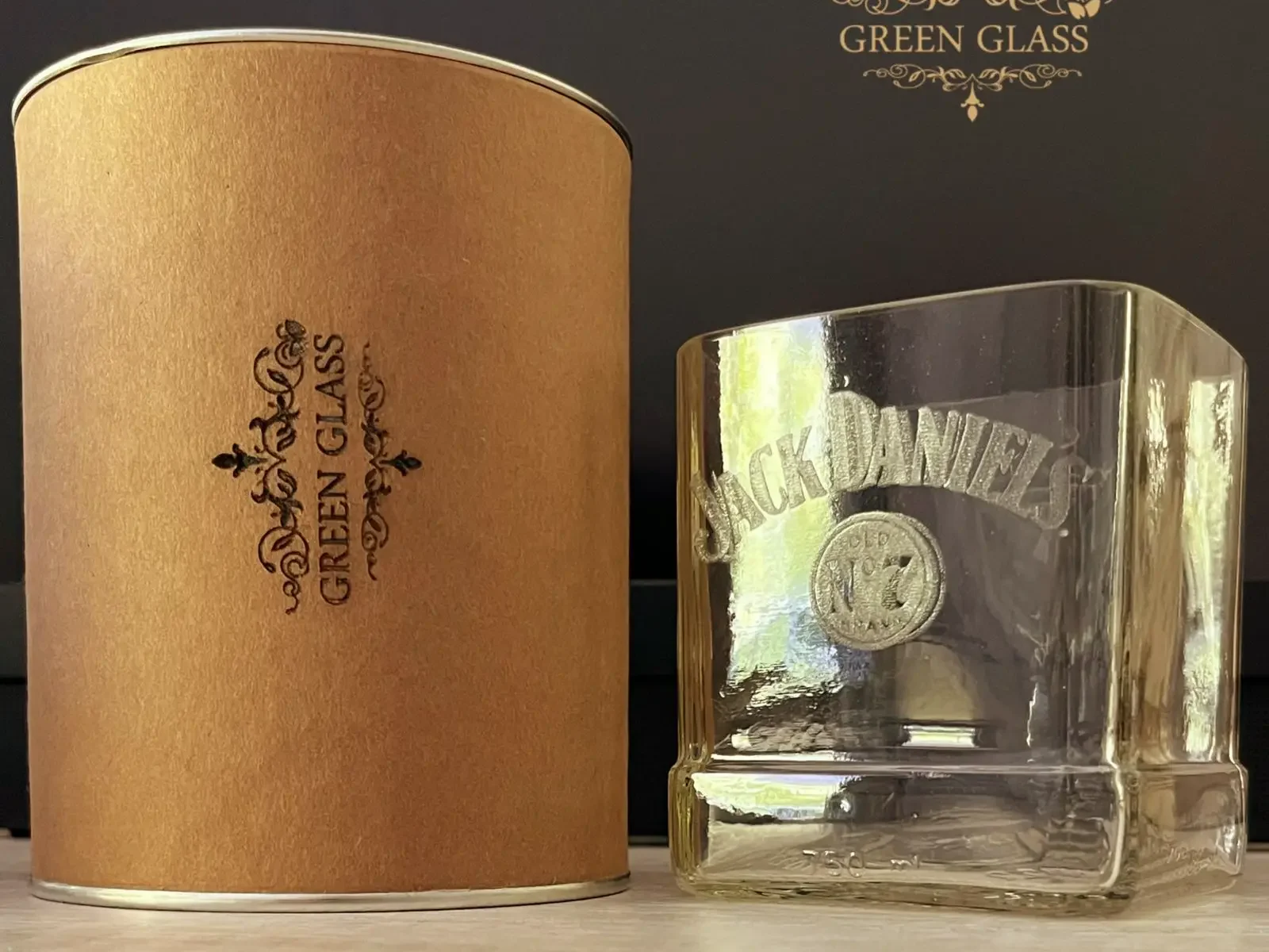 Vaso de whiskey Jack Daniels edición Green Glass OUTLET creado de la botella reciclada original.
